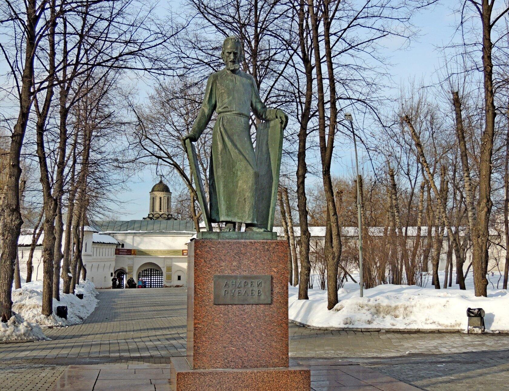 Памятник Андрею Рублёву у Спасо-Андроникова монастыря